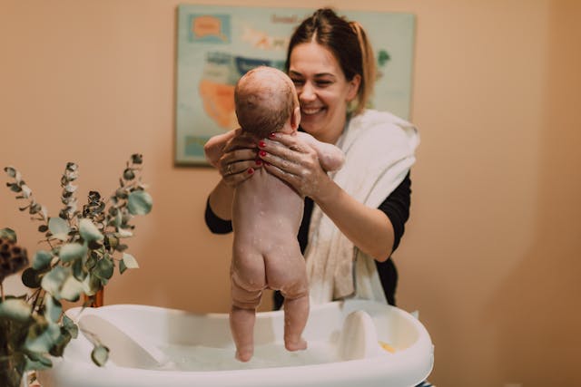 “Soothing Soaks: Crafting The Ideal Bathing Experience For Newborns”